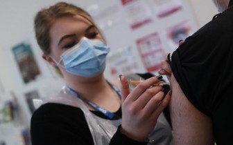 Châu Âu tiếp tục sử dụng vaccine của AstraZeneca