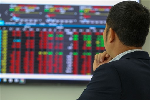 Chứng khoán giảm mạnh, VN-Index mất mốc 1.200 điểm