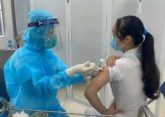 Chuyên gia y tế khuyến cáo người tiêm chủng vaccine COVID-19