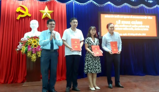 Đảng ủy khối Cơ quan và Doanh nghiệp tỉnh An Giang khai giảng lớp bồi dưỡng lý luận chính trị cho đảng viên mới