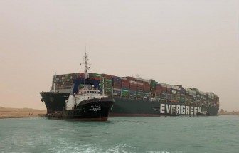 Ai Cập đình chỉ giao thông tại Suez để giải cứu tàu Ever Given