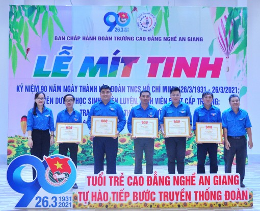Đoàn Trường Cao đẳng Nghề An Giang họp mặt cán bộ đoàn kỷ niệm 90 năm ngày thành lập Đoàn TNCS Hồ Chí Minh