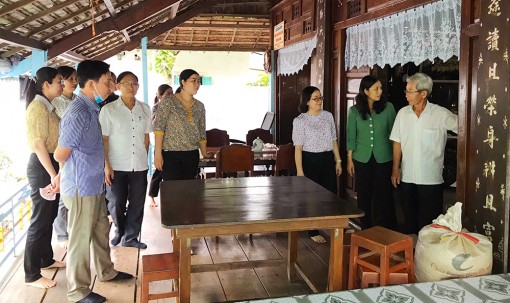 Bí thư Thành ủy, Chủ tịch UBND TP. Long Xuyên kiểm tra các điểm bầu cử Quốc hội, HĐND thành phố