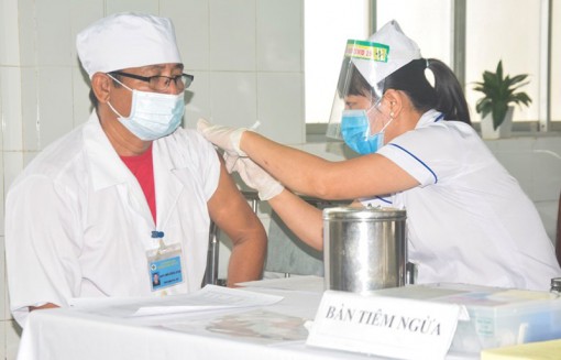 Đợt tiêm vaccine Covid-19 đầu tiên ở tuyến biên giới diễn ra an toàn