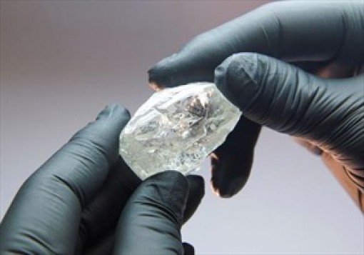 Phát hiện hai viên kim cương hơn 100 carat tại Angola