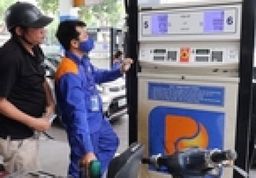 Giá xăng trong nước tiếp tục tăng, dù giá thế giới giảm