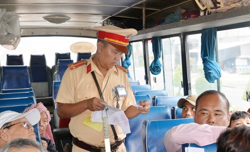 An Giang tăng cường thực hiện các giải pháp bảo đảm ATGT đối với học sinh, thanh thiếu niên và xe chở khách