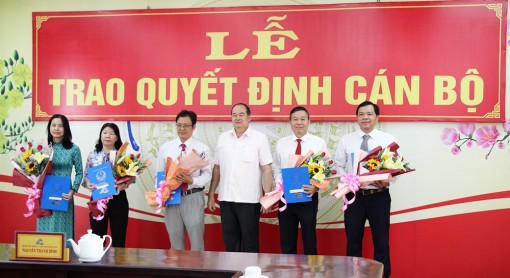 UBND tỉnh An Giang trao quyết định bổ nhiệm 6 cán bộ