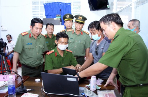 Bước tiến phấn khởi trong việc cấp căn cước công dân