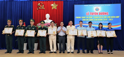 Tuyên dương nhiều tập thể, cá nhân xuất sắc trong phong trào “Thanh niên làm chủ biên giới”