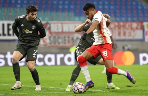 MU ký Ben White, Barca mua De Ligt