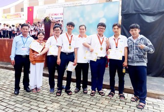 Trường THPT chuyên Thoại Ngọc Hầu đạt kết quả cao tại Cuộc thi Olympic truyền thống 30-4