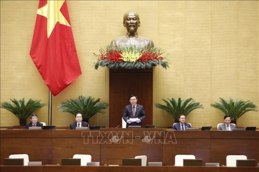 Quốc hội miễn nhiệm chức vụ Phó Thủ tướng Chính phủ và 12 bộ trưởng, trưởng ngành