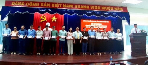Bế giảng lớp bồi dưỡng lý luận chính trị cho đảng viên mới, khóa I - 2021