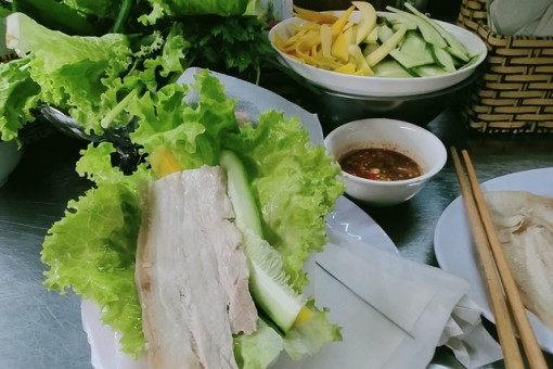 Ghé xứ Đà thành, nhớ thương mãi món bánh tráng cuốn thịt heo