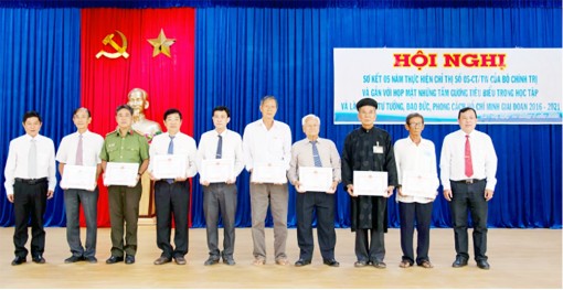 An Phú họp mặt gương điển hình học tập, làm theo gương Bác
