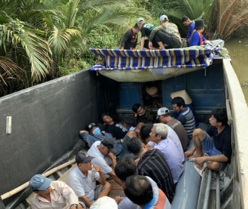 Kiên Giang: Cảnh sát hình sự hóa trang thương lái mua lúa để "hốt" trường gà