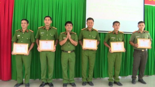 Công an huyện Phú Tân tổng kết đợt cao điểm tấn công, trấn áp tội phạm