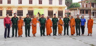 Bộ Tư lệnh Quân khu 9 tặng quà nhân dịp Tết cổ truyền Chol Chnam Thmay trên địa bàn tỉnh An Giang