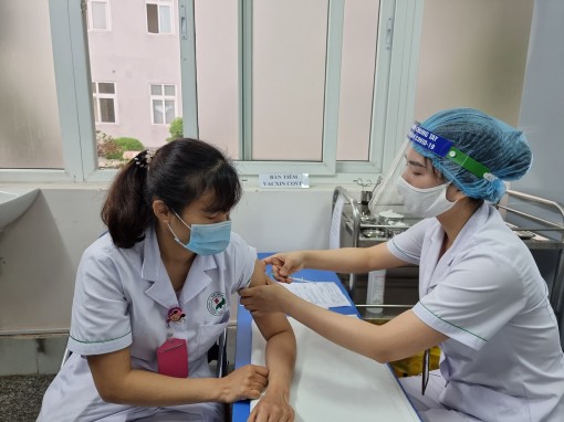 Không lơ là trong phòng chống Covid-19, thực hiện tiêm chủng vaccine đúng tiến độ