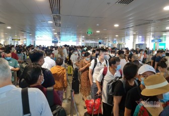 Sân bay Tân Sơn Nhất lên phương án giảm ùn tắc dịp 30-4