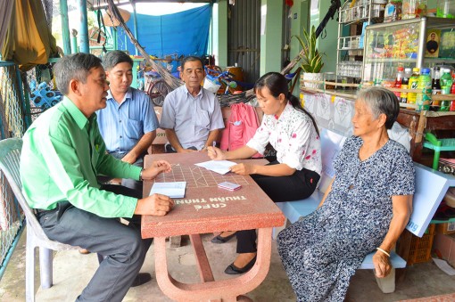 Hỗ trợ 2 hộ bị tốc mái nhà do giông lốc tại Tịnh Biên