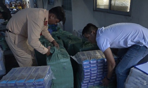 Tiền Giang: Phát hiện hàng cấm khi giải quyết vụ va chạm giao thông