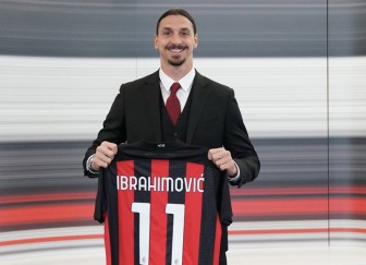 Ibrahimovic ký gia hạn với Milan đến năm 40 tuổi