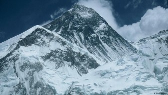Đỉnh Everest cao nhất thế giới cũng đã có người mắc COVID-19