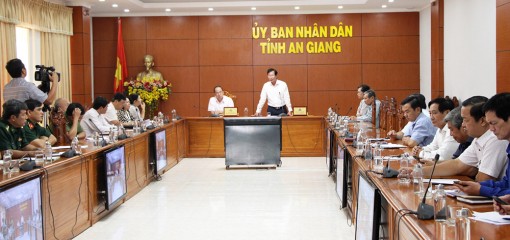 Phó Thủ tướng Chính phủ Vũ Đức Đam chỉ đạo các tỉnh biên giới tăng cường phòng, chống dịch COVID-19