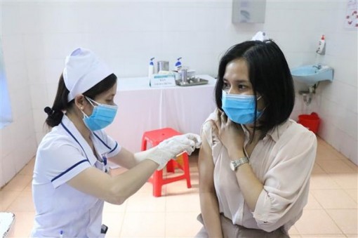Triển khai tiêm vaccine COVID-19 đảm bảo an toàn, đúng tiến độ