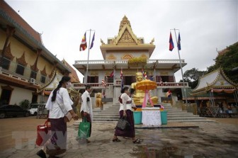 Bốn người gốc Việt mắc COVID-19, Campuchia phong tỏa tạm thời 2 thôn