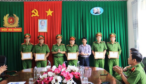 Công an TP. Long Xuyên được khen thưởng đột xuất