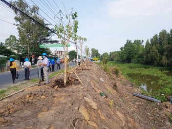 Tri Tôn phát động trồng cây xanh “Vì một Việt Nam xanh”