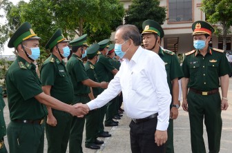 Phó Thủ tướng Thường trực Chính phủ Trương Hòa Bình làm việc với Đồn Biên phòng Vĩnh Nguơn