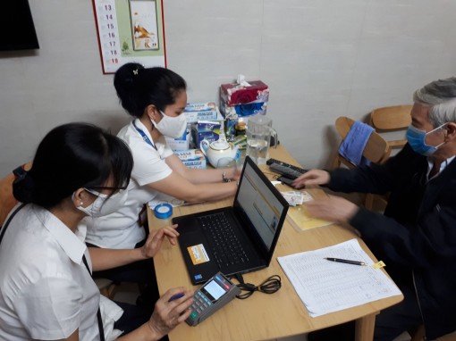 Chi trả gộp lương hưu, trợ cấp BXHX tháng 5-6 để phòng dịch COVID-19