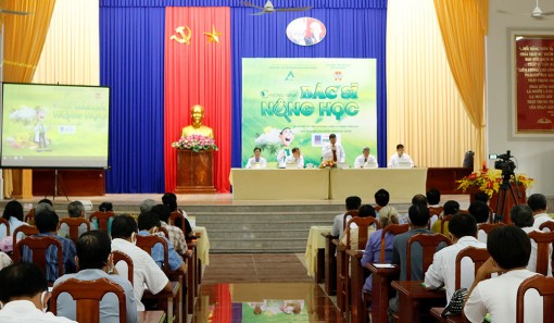 “Bác sĩ nông học” bắt bệnh cho cây trồng, vật nuôi