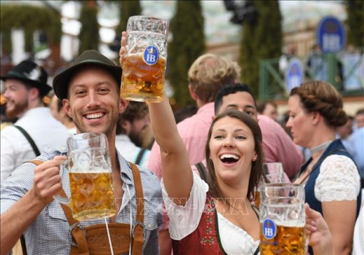 Lễ hội bia Oktoberfest lớn nhất thế giới tiếp tục bị lỡ hẹn