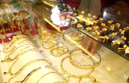 Giá vàng hôm nay 5-5: Mỹ ghi kỷ lục 4 thập kỷ, vàng tăng vọt