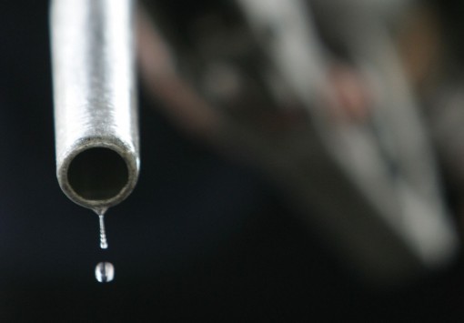 Giá dầu thế giới tăng gần 2% trong phiên 4-5
