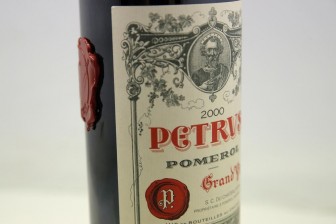 Rượu vang “du hành” vũ trụ được rao bán với giá 1 triệu USD