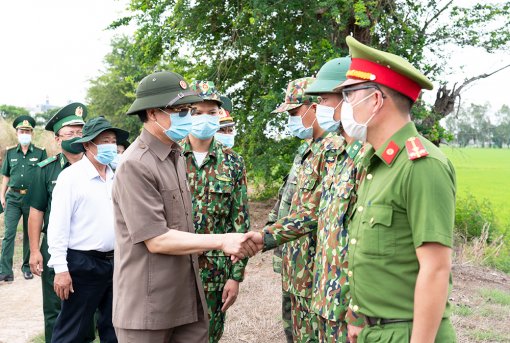 Bí thư Tỉnh ủy An Giang Lê Hồng Quang khảo sát công tác phòng, chống dịch bệnh COVID-19 trên tuyến biên giới