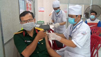 Tri Tôn: Gần 1.500 người được tiêm vaccine phòng COVID-19