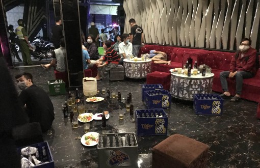 Cơ sở karaoke T3 tạo hiện trường giả khi bị phát hiện vi phạm các quy định phòng, chống dịch bệnh COVID-19