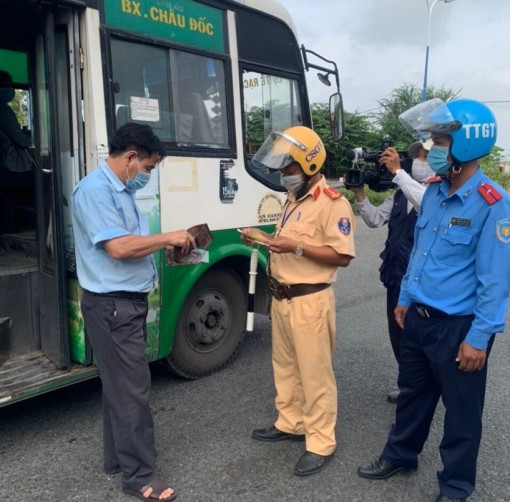 Châu Đốc tuyên truyền phòng, chống dịch bệnh COVID -19 trong hoạt động vận tải hành khách