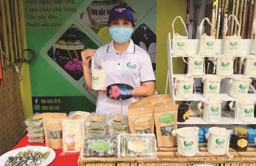 Hướng đến OCOP với món mứt vỏ bưởi, quất sấy dẻo