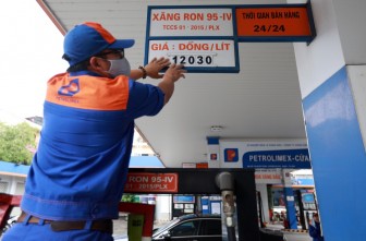 Giá xăng tiếp tục tăng, gần chạm mốc 20.000 đồng/lít