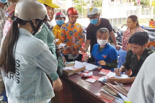 Chung tay làm thẻ căn cước công dân