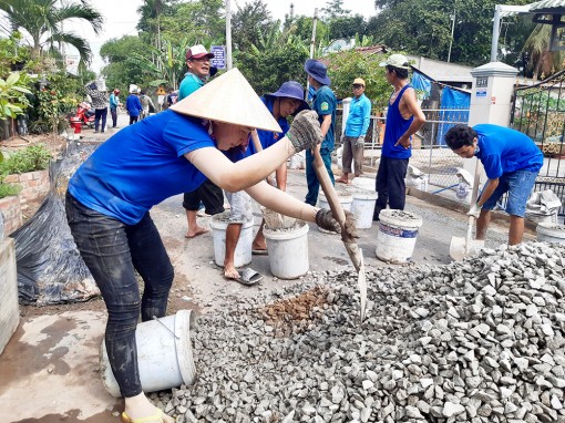 Huy động sức dân mở rộng đường giao thông