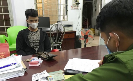 Công an phường Bình Khánh xử lý hành chính 2 đối tượng phát, rải tờ rơi cho vay